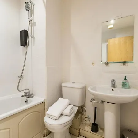 Spacious 2-bed Opposite Santry Park & 10 Min Away From Airport *