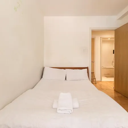 Spacious 2-bed Opposite Santry Park & 10 Min Away From Airport شقة دبلن