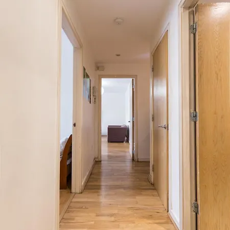 Spacious 2-bed Opposite Santry Park & 10 Min Away From Airport *