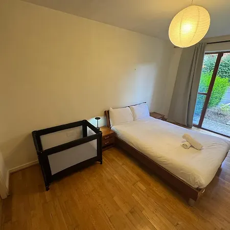 Spacious 2-bed Opposite Santry Park & 10 Min Away From Airport شقة دبلن