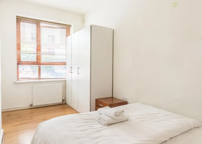 Appartement Spacious 2-bed Opposite Santry Park & 10 Min Away From Airport *