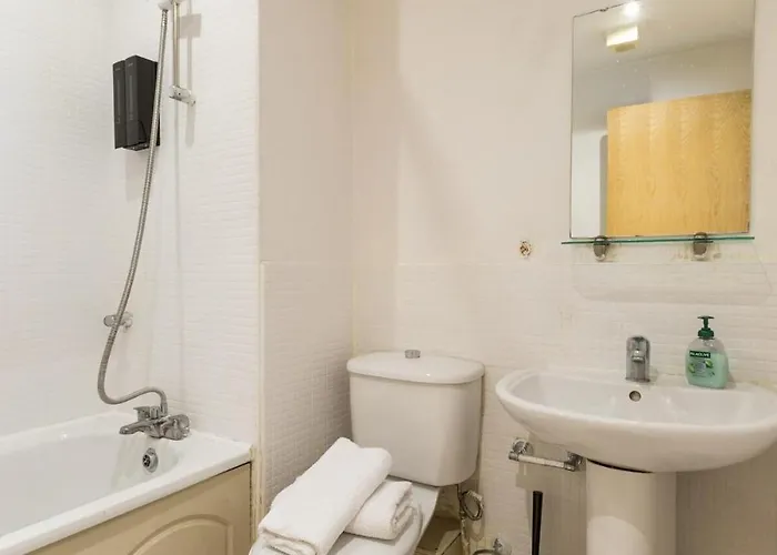 Spacious 2-bed Opposite Santry Park & 10 Min Away From Airport *