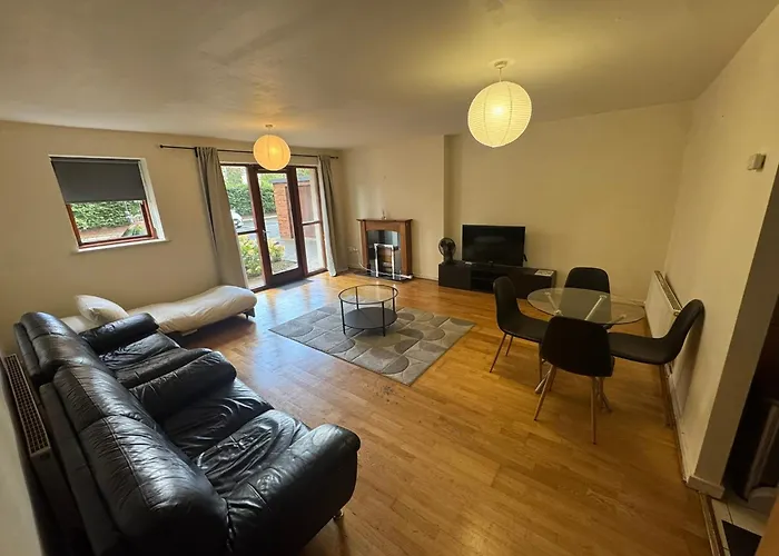 Spacious 2-bed Opposite Santry Park & 10 Min Away From Airport *