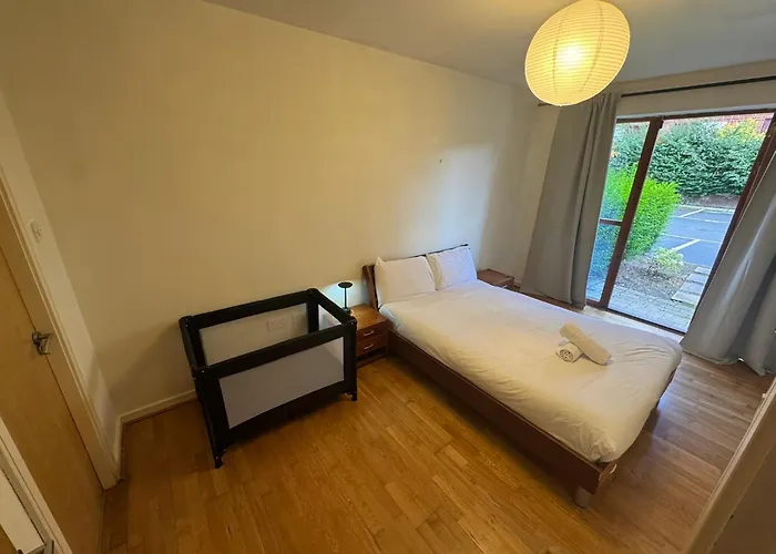 Spacious 2-bed Opposite Santry Park & 10 Min Away From Airport Appartement Dublin