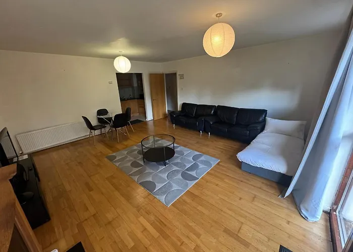 Spacious 2-bed Opposite Santry Park & 10 Min Away From Airport Dublin