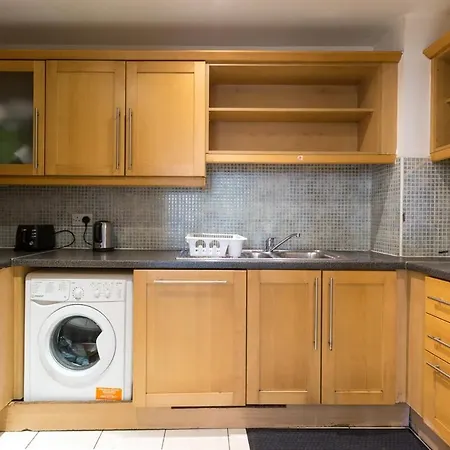 Apartment Spacious 2-bed Opposite Santry Park & 10 Min Away From Airport Dublin