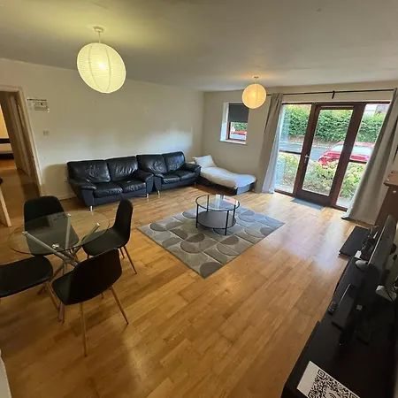 Apartment Spacious 2-bed Opposite Santry Park & 10 Min Away From Airport