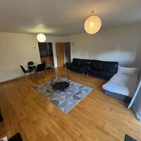 Spacious 2-bed Opposite Santry Park & 10 Min Away From Airport Дублин