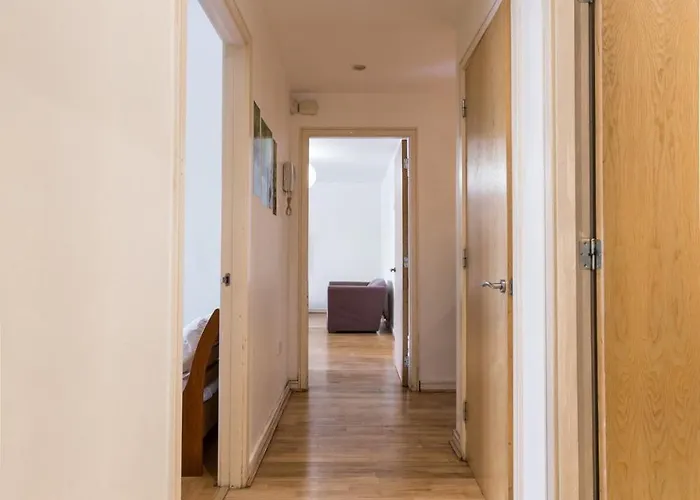 Spacious 2-bed Opposite Santry Park & 10 Min Away From Airport *